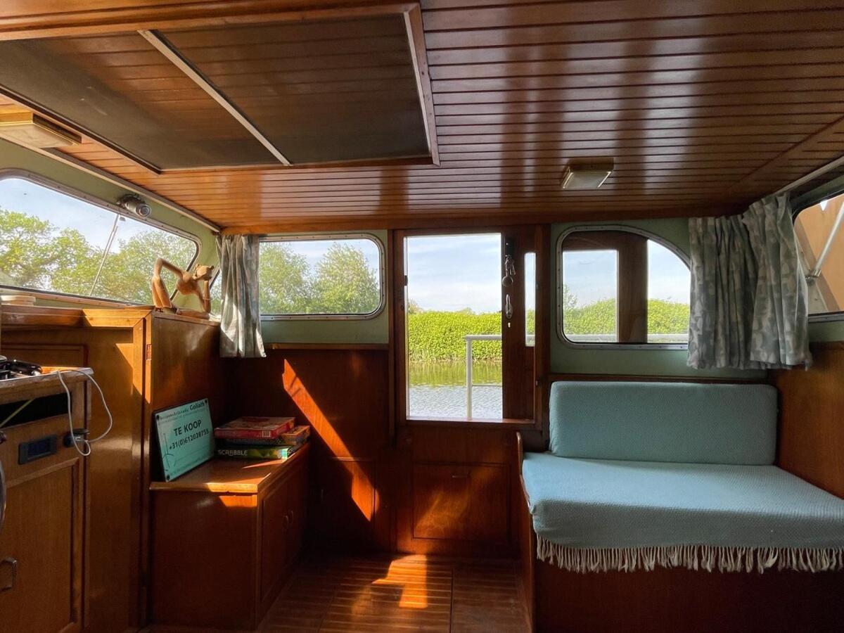 Dutch Cruiser Ship On A Tranquil Secluded River Tonbridge Eksteriør bilde