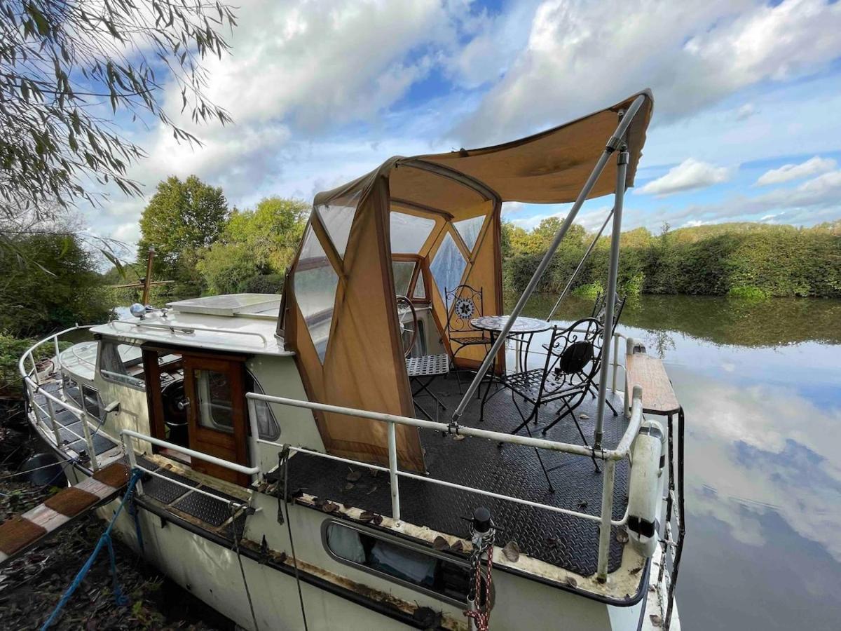 Dutch Cruiser Ship On A Tranquil Secluded River Tonbridge Eksteriør bilde