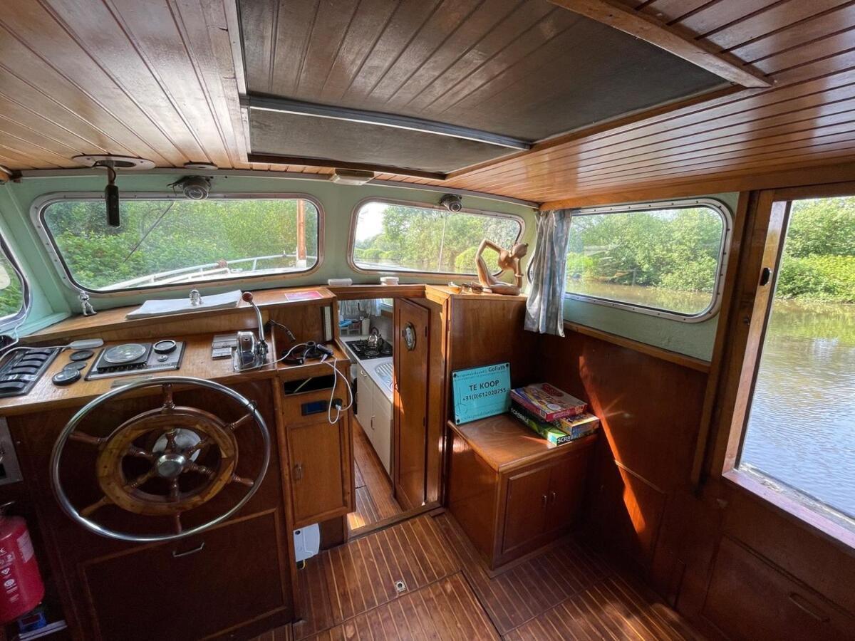 Dutch Cruiser Ship On A Tranquil Secluded River Tonbridge Eksteriør bilde